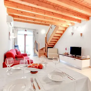  Apartment Little Canal 8 Italy